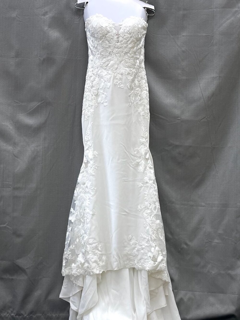 Pronovias “Epico” Crepe & Lace Mermaid Wedding Gown - Picture 2 of 14
